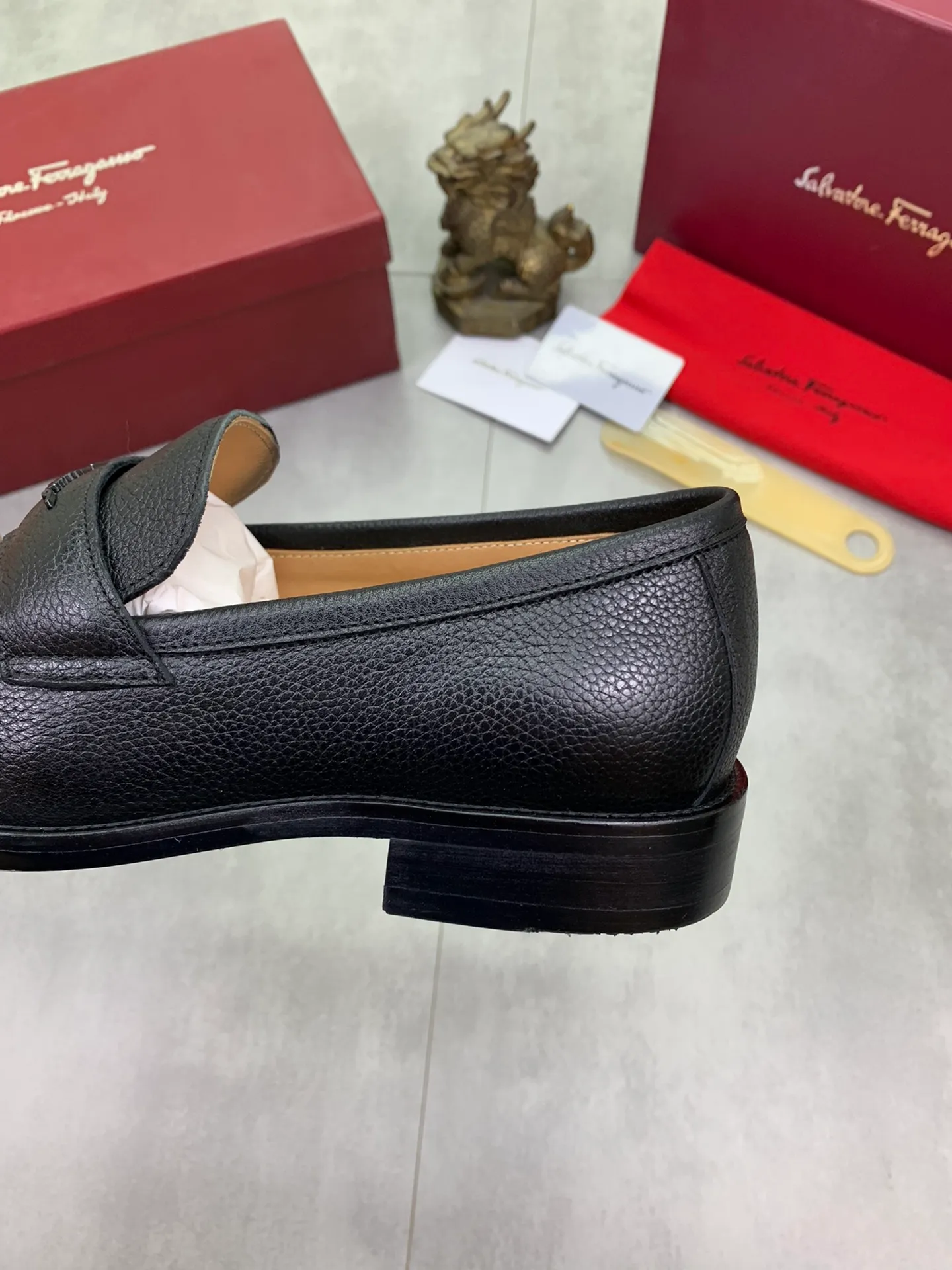 Men's men's shoes💰P460💰[New model]🆘 Water-dyed cow lining [Ferragamo] Ferragamo's latest men's over-the-foot business leather shoes🇨🇳Official website original 1:1 molding💯The first layer is made of Italian imported calfskin➕Luxurious genuine cowhide lining, soft and comfortable🌴High-end atmosphere, the first choice for high-grade men🍍38-45 Black Brown🉑️Select